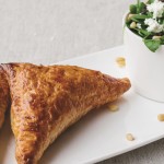 SPINAZIEFLAPJES MET FETA EN ONGEDROOGDE TOMAAT
