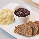 VLEESBROODJE MET KRIEKEN EN PUREE